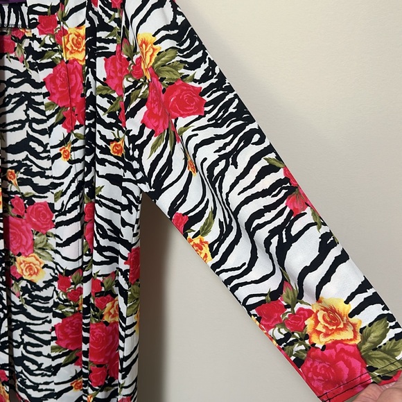 LS Collections flower print with black white background Size XL - Picture 4 of 7